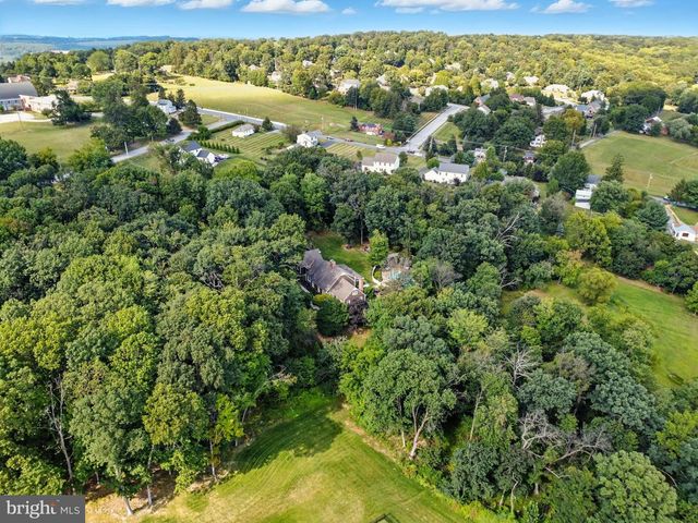 1979 ALCOTT RD, York, PA 17406