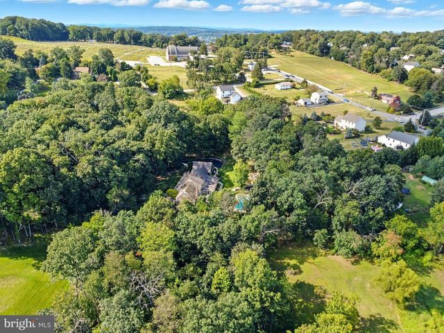 1979 ALCOTT RD, York, PA 17406