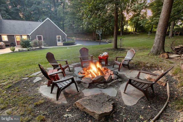 1979 ALCOTT RD, York, PA 17406