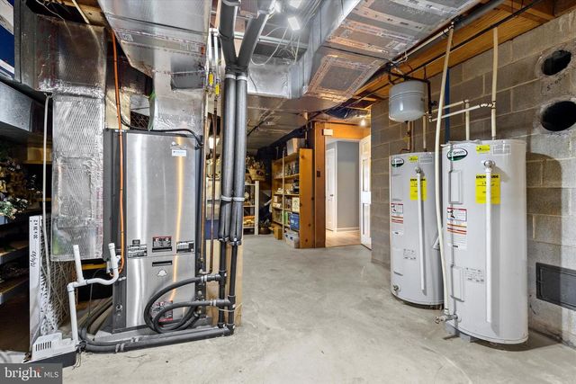 1979 ALCOTT RD, York, PA 17406