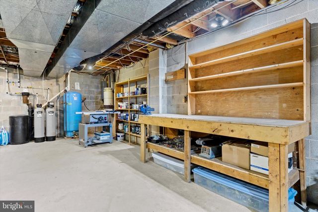 1979 ALCOTT RD, York, PA 17406