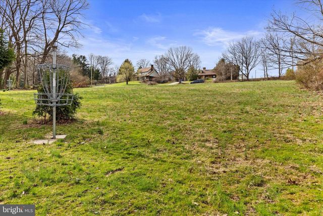 1979 ALCOTT RD, York, PA 17406