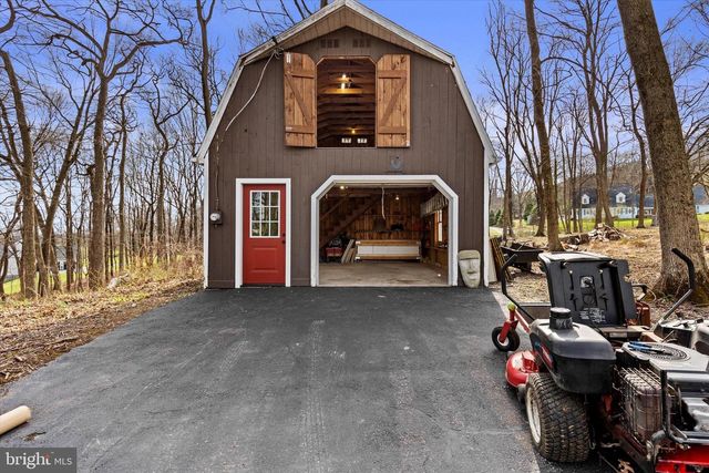 1979 ALCOTT RD, York, PA 17406