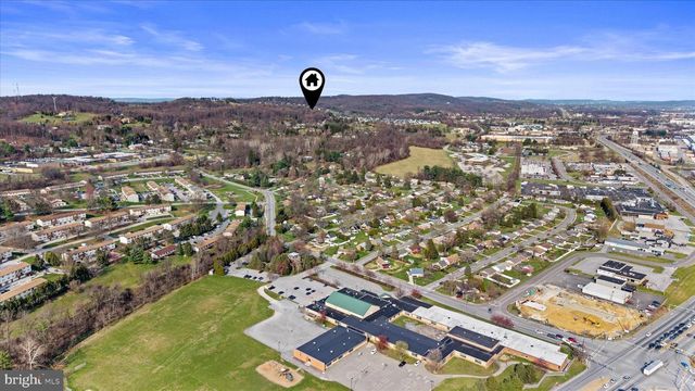 1979 ALCOTT RD, York, PA 17406