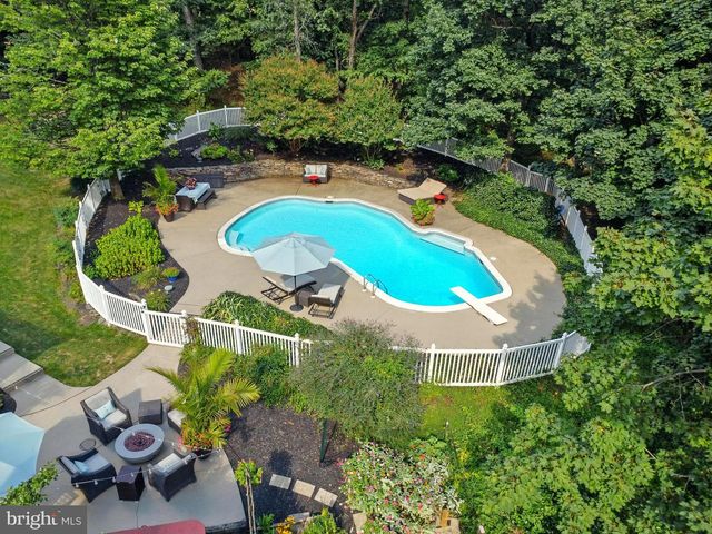 1979 ALCOTT RD, York, PA 17406