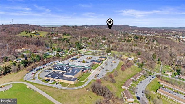 1979 ALCOTT RD, York, PA 17406