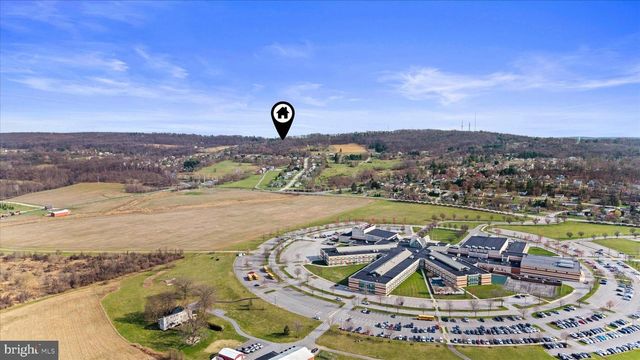 1979 ALCOTT RD, York, PA 17406