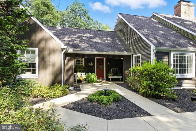 1979 ALCOTT RD, York, PA 17406