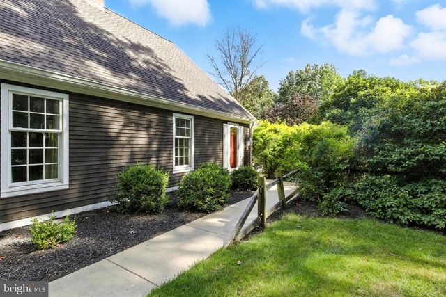 1979 ALCOTT RD, York, PA 17406