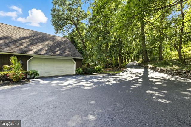 1979 ALCOTT RD, York, PA 17406