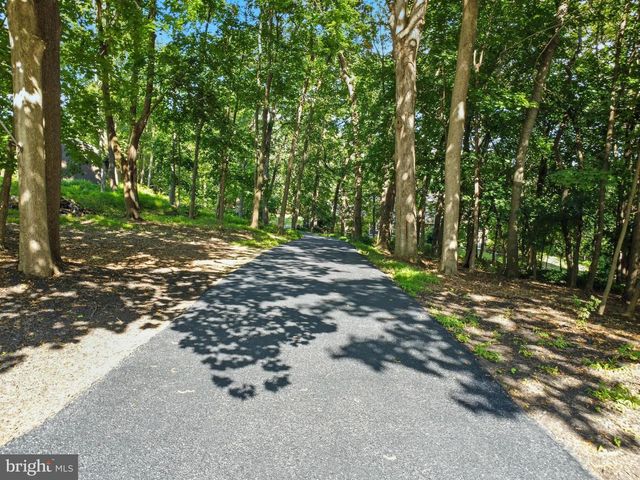 1979 ALCOTT RD, York, PA 17406