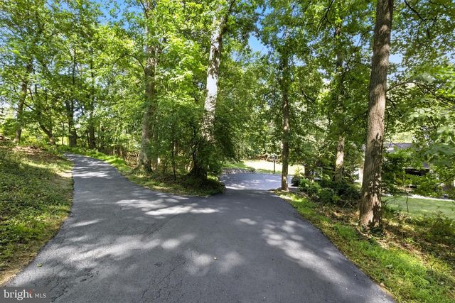 1979 ALCOTT RD, York, PA 17406