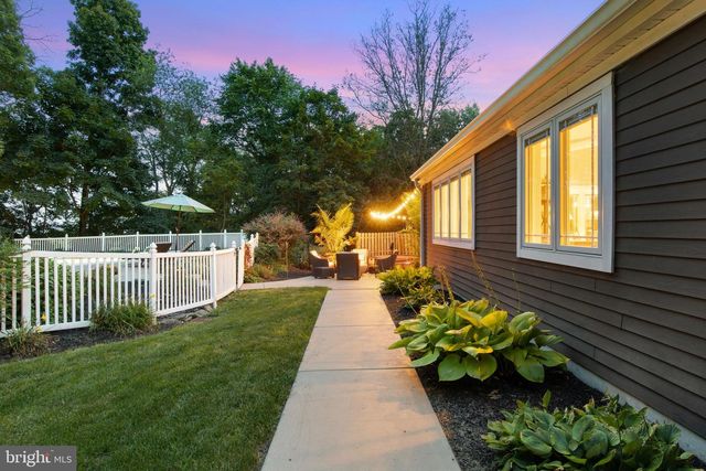 1979 ALCOTT RD, York, PA 17406