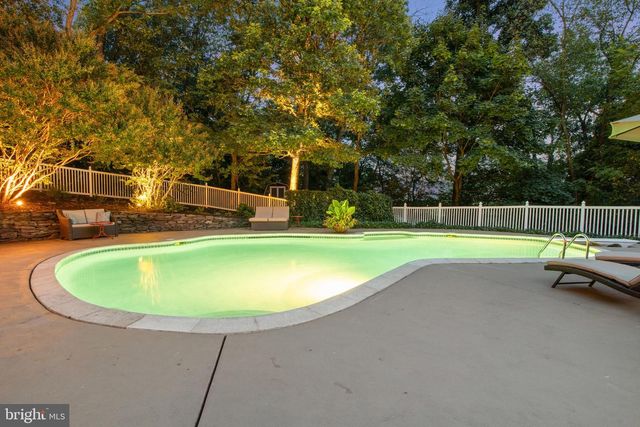 1979 ALCOTT RD, York, PA 17406