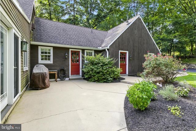 1979 ALCOTT RD, York, PA 17406