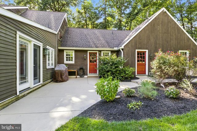 1979 ALCOTT RD, York, PA 17406