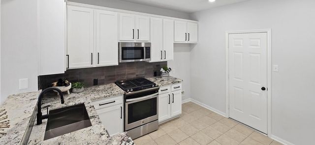 14 Valley Oaks Circle, The Woodlands, TX 77382