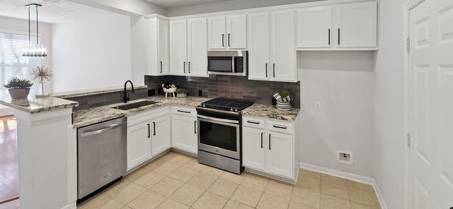 14 Valley Oaks Circle, The Woodlands, TX 77382