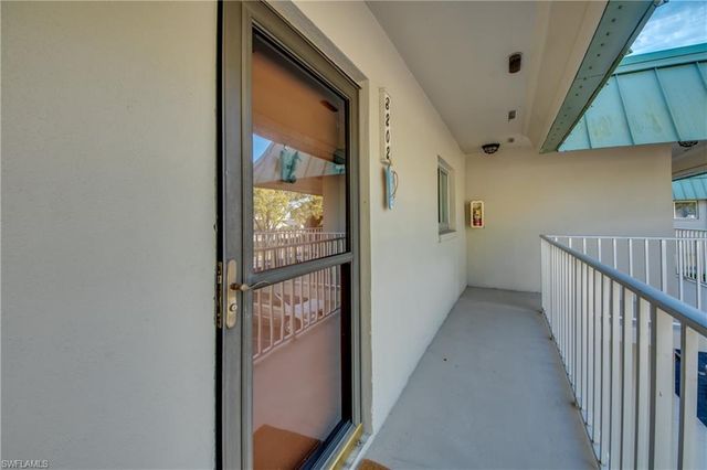 6725 Winkler RD 202, Fort Myers, FL 33919