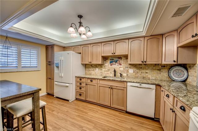 6725 Winkler RD 202, Fort Myers, FL 33919