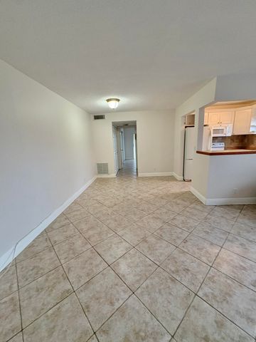 48 Bedford B, West Palm Beach, FL 33417