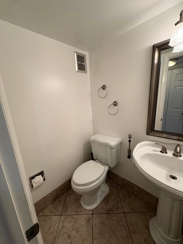 48 Bedford B, West Palm Beach, FL 33417