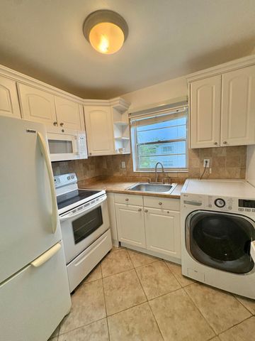 48 Bedford B, West Palm Beach, FL 33417