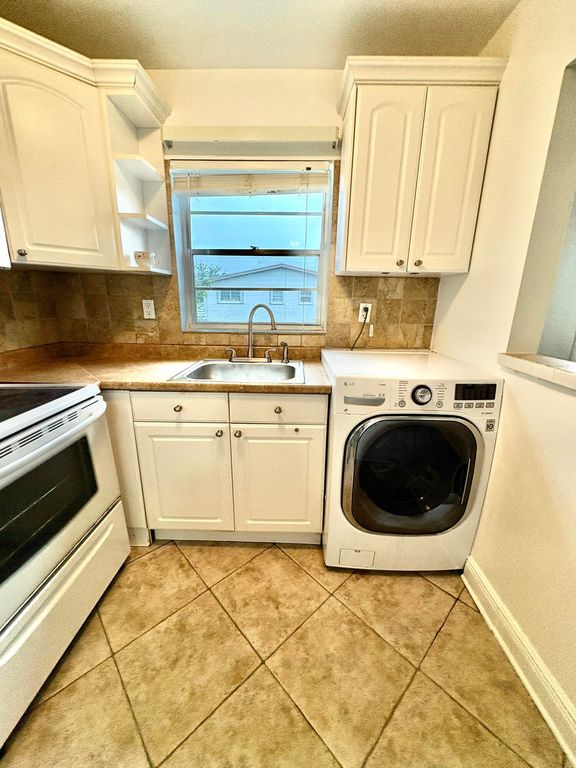 48 Bedford B, West Palm Beach, FL 33417