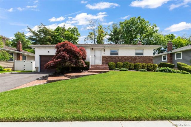 21 Beaumont Drive, Plainview, NY 11803