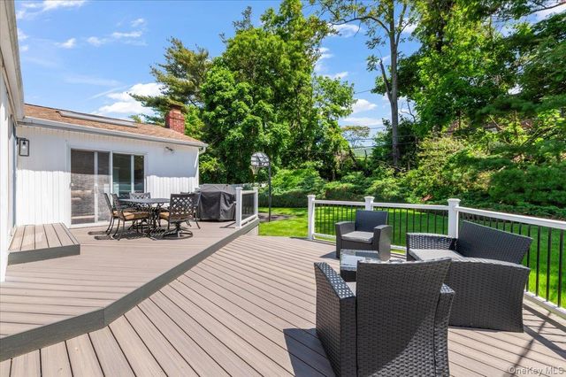 21 Beaumont Drive, Plainview, NY 11803