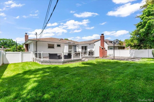 21 Beaumont Drive, Plainview, NY 11803