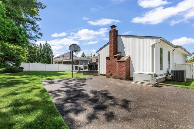 21 Beaumont Drive, Plainview, NY 11803