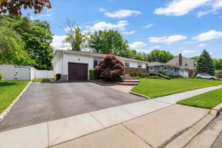 21 Beaumont Drive, Plainview, NY 11803