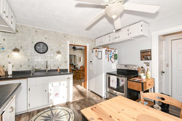 561 W Chestnut STREET, Burlington, WI 53105