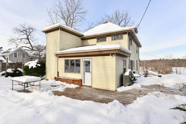 561 W Chestnut STREET, Burlington, WI 53105