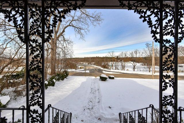 561 W Chestnut STREET, Burlington, WI 53105