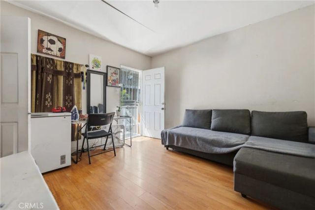 706 W 42nd, Los Angeles, CA 90037