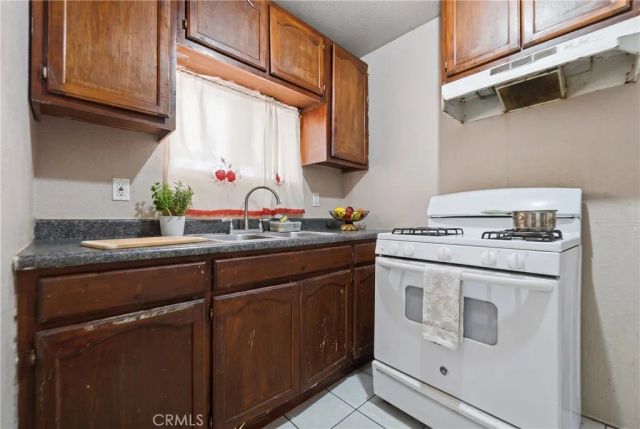 706 W 42nd, Los Angeles, CA 90037