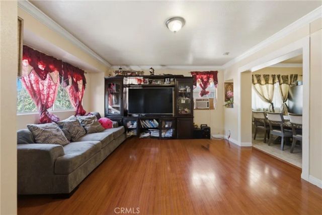 706 W 42nd, Los Angeles, CA 90037