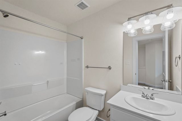 206 Henderson Street, Bonham, TX 75418