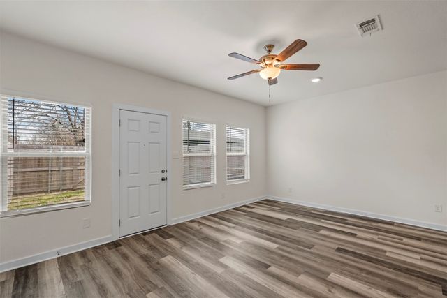 206 Henderson Street, Bonham, TX 75418