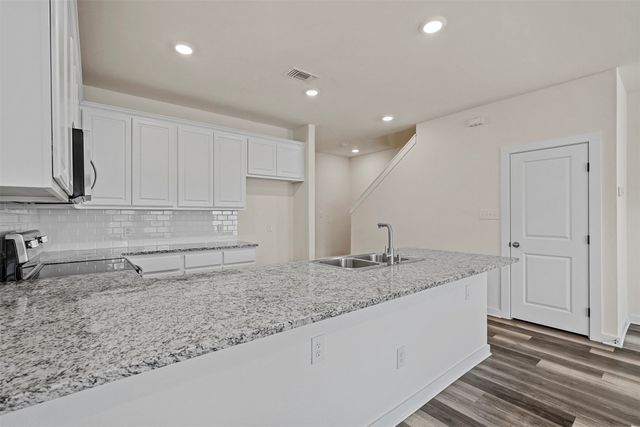 206 Henderson Street, Bonham, TX 75418