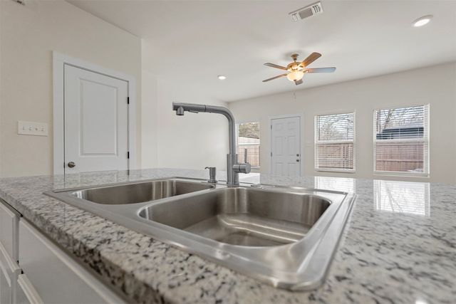 206 Henderson Street, Bonham, TX 75418