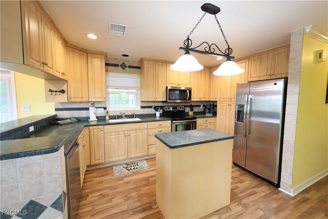 8642 Whispering Pines DR, St James City, FL 33956