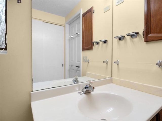 1740 Kenyon Road, Ontario, NY 14519