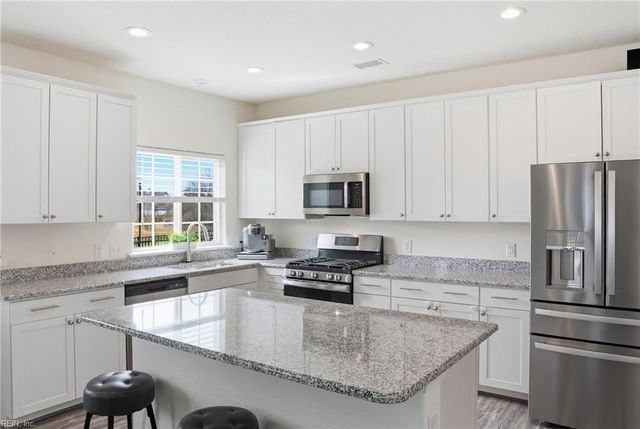 188 Norfleet LN, Suffolk, VA 23434