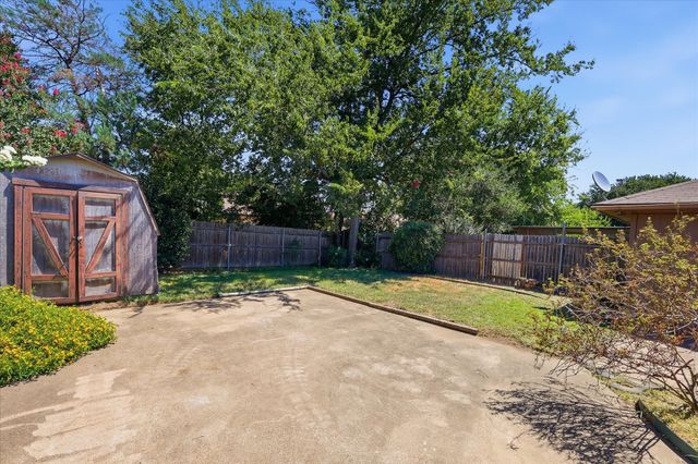 2309 Aquaduct Drive, Bedford, TX 76022