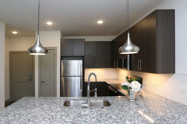 670 E Algonquin Road 4409, Schaumburg, IL 60173