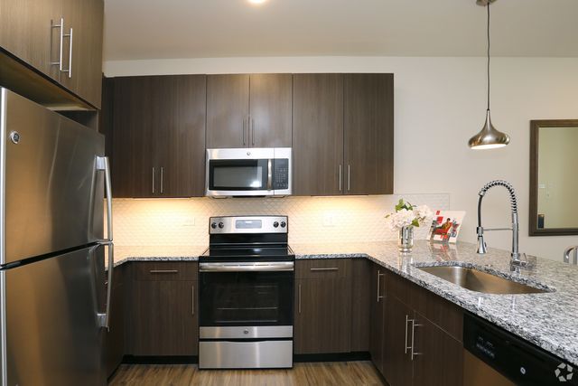 670 E Algonquin Road 4409, Schaumburg, IL 60173
