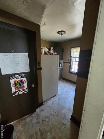 8245 Greenlawn Street, Detroit, MI 48204